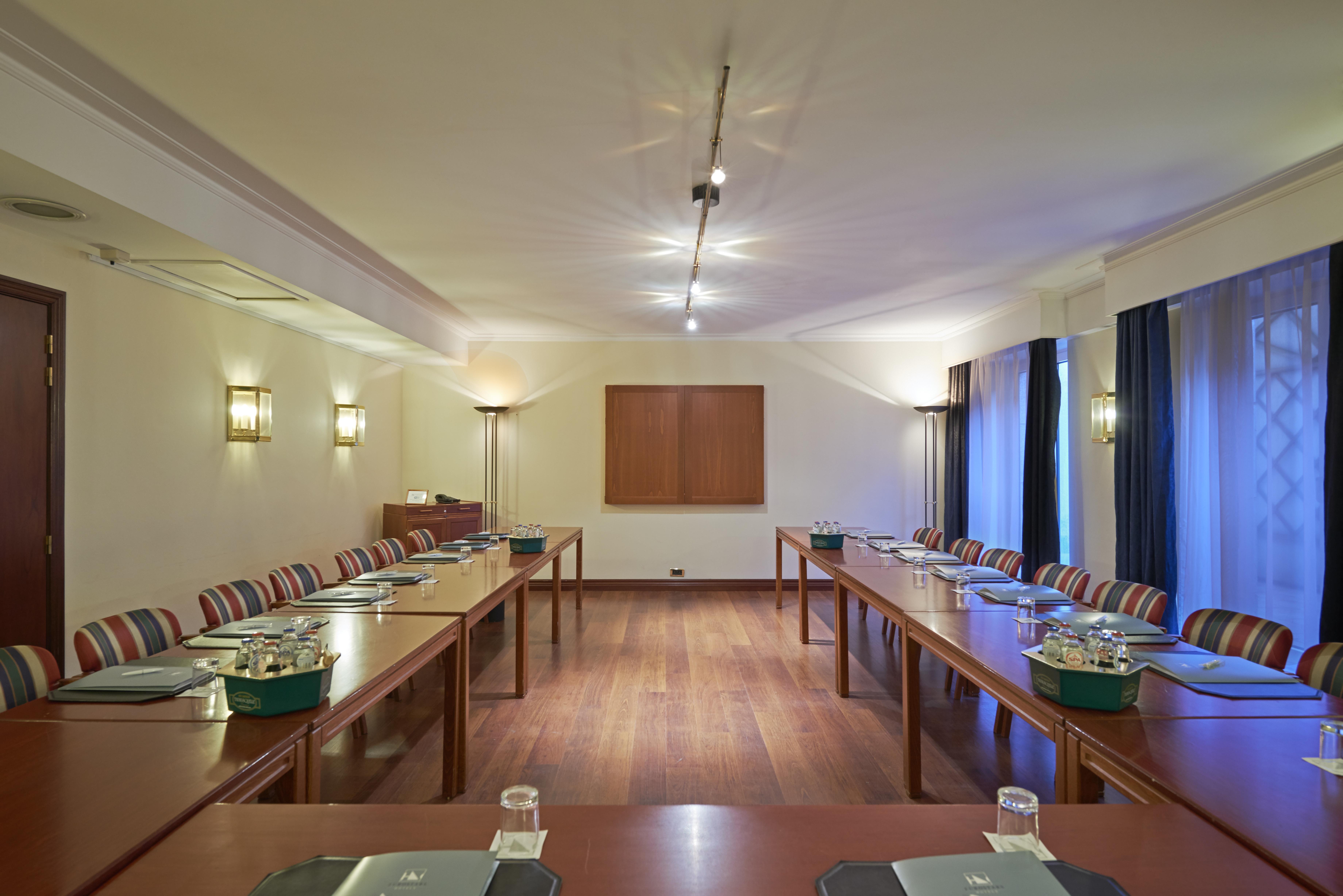 Eurostars Montgomery Brussel Bagian luar foto The boardroom