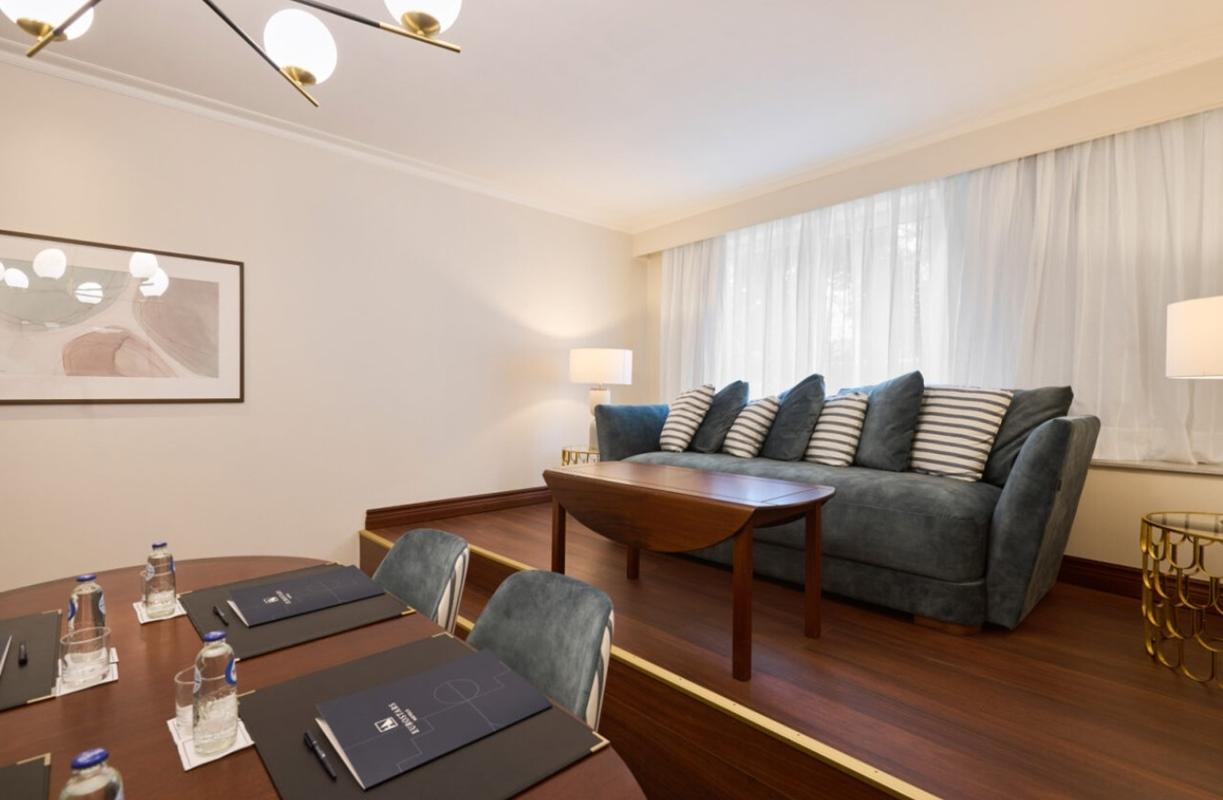 Eurostars Montgomery Brussel Bagian luar foto The interior of a meeting room at the hotel
