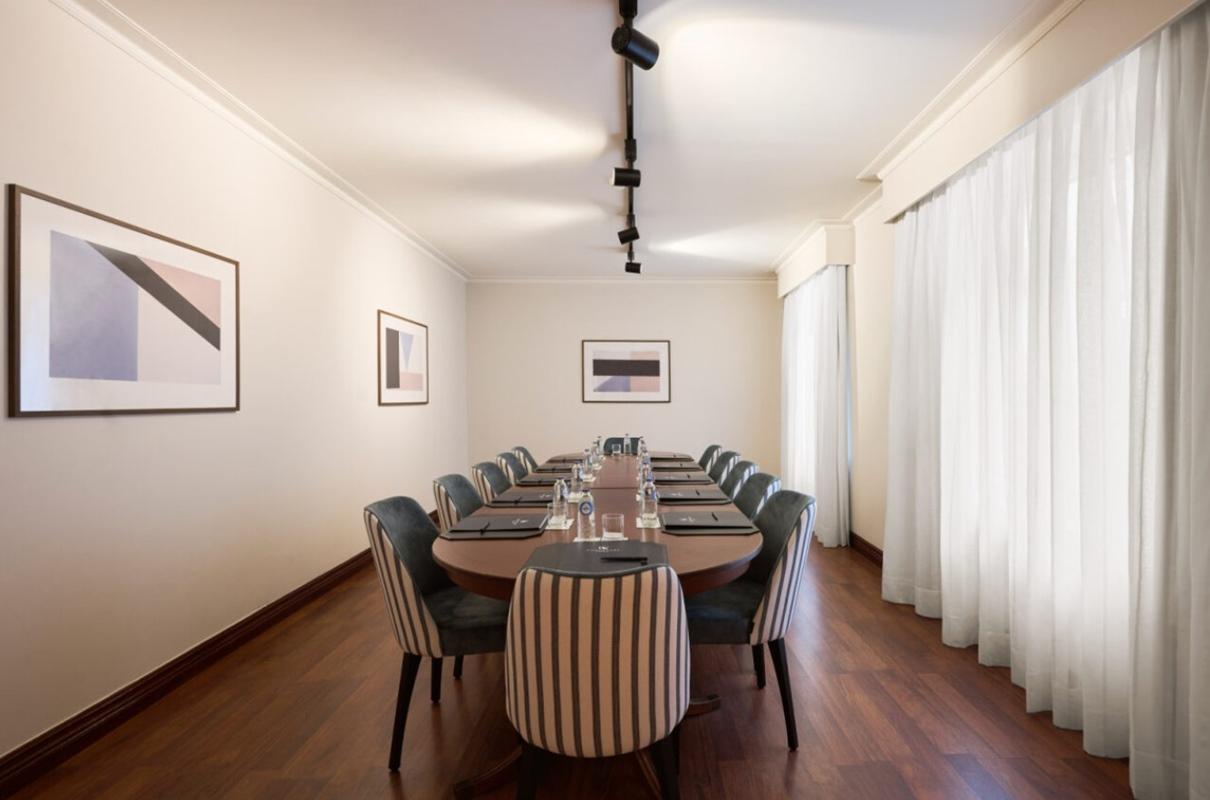 Eurostars Montgomery Brussel Bagian luar foto The boardroom at the residence of the British Ambassador to the United States
