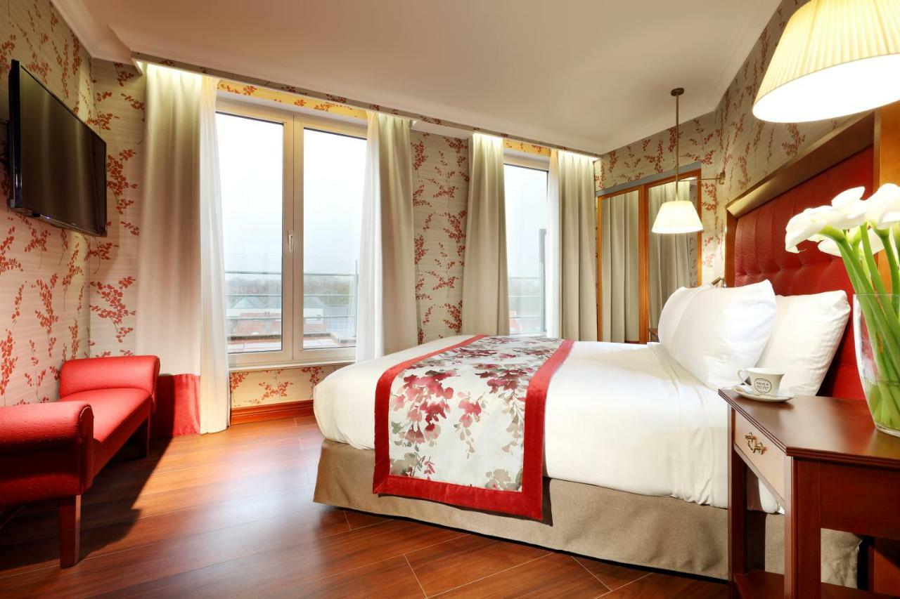 Eurostars Montgomery Brussel Bagian luar foto A room at the hotel